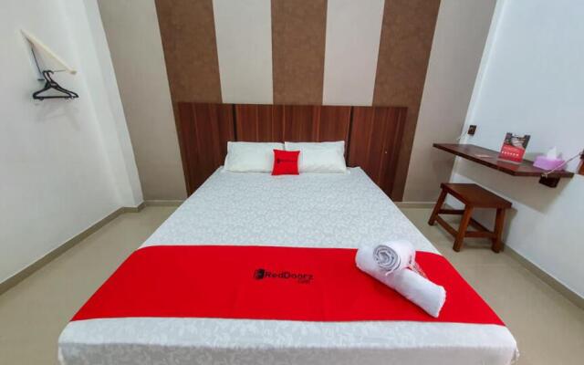 RedDoorz Syariah near Stasiun Purwosari
