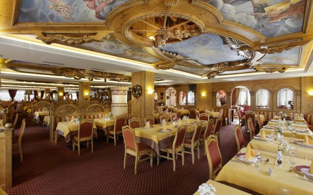 Tevini Dolomites Charming Hotel