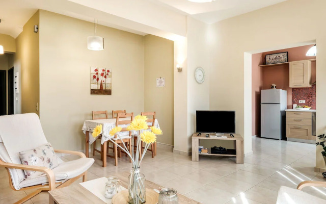 Villa in Adelianos Kampos With Pool