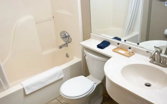 Monument Inn & Suites