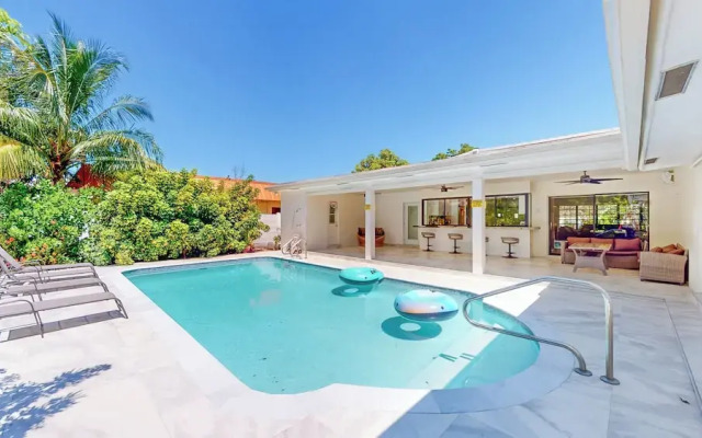 Villa Shapira 6BR Designer Home w Pool
