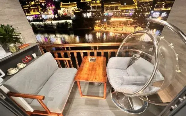 Mengyuan Diaojiaolou River View Homestay (Hongqiao Beimen Wharf Branch)