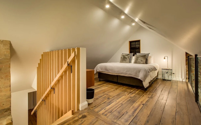 White Room Apartments