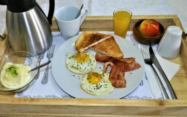 Tiende Laan Bed & Breakfast and Self-Catering