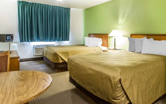 Econo Lodge & Suites