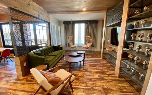 Cotton Court, by Valencia Hotel Collection