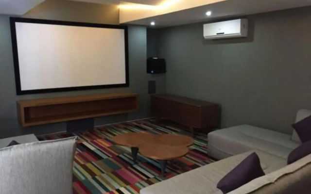 Condo Meni by Villas HK28