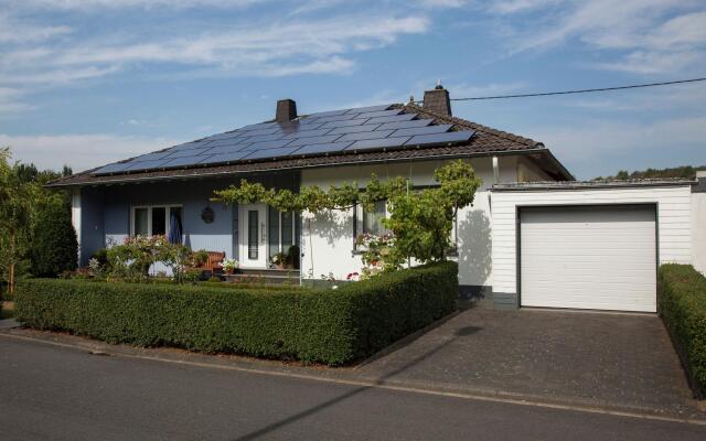 Cozy Apartment in Niederehe Eifel near Forest