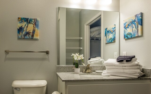 Sculpture Park Apts by Frondesk