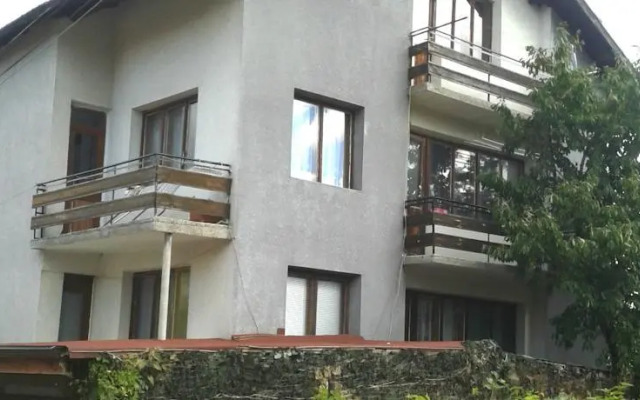 Topuzovi Guest House