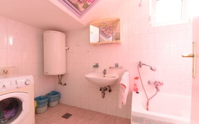 Apartment 1562