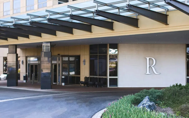Renaissance Chicago O'Hare Suites Hotel