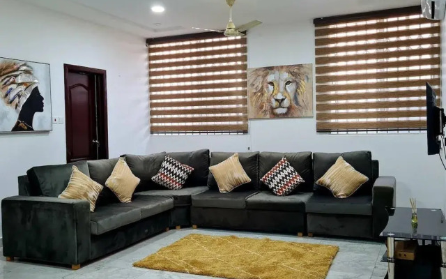 Gorgeous, Quiet & Comfy-close to Highway-parking