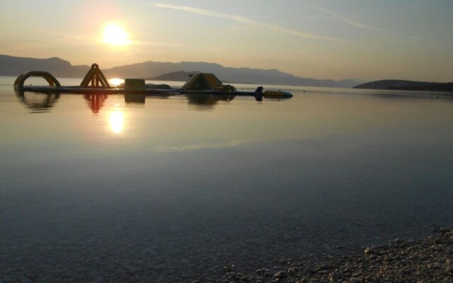 Naki - Terrace & Free Parking - SA1