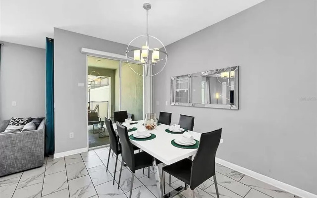 1569 SD - Modern Champions Gate Escape