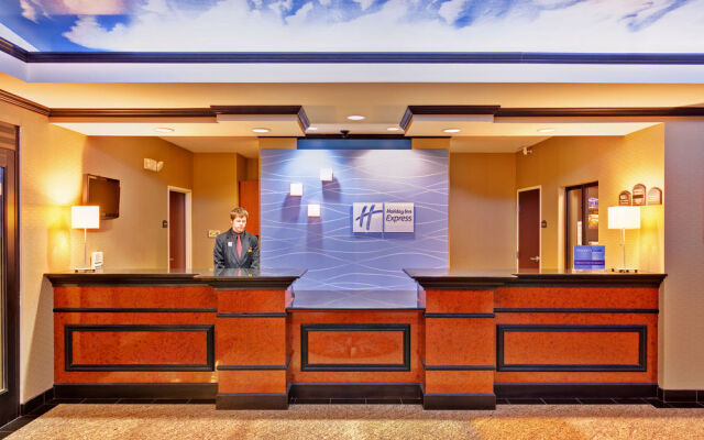 Holiday Inn Express Hotel And Suites Clinton