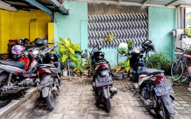 OYO Life 92461 Aini Syariah Homestay