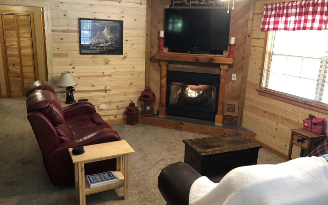 Amazing Dreams 2 Bedroom Cabin by RedAwning