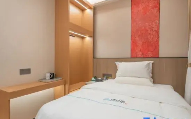 Time and Space Hotel (Zhuhai Wanxiang Hui Branch)