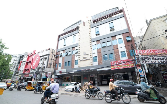 Oyo 45408 Hotel Ambassador