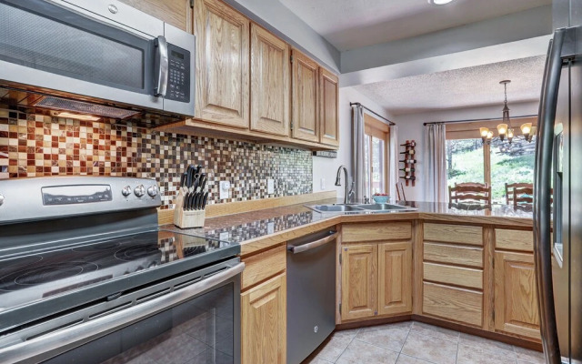 Sophie's Chalet 3 Bedroom Townhouse by RedAwning