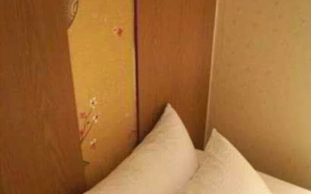 Two Be In Tourist Hotel