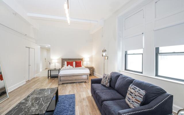 Beautiful Huge Studio + Train | Theatre District | Evonify