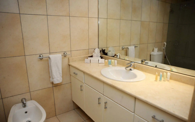 Queen's Suite Hotel