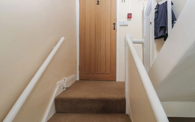 The English School, Flat 2