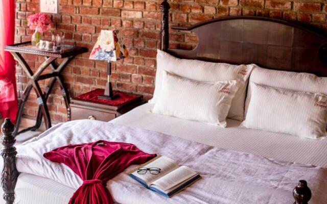 StayVista at Brickwood Hill with Outdoor Infinity Pool & Jacuzzi