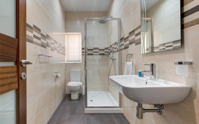 Modern Seaside 2 Br Apt W Spectacular Views