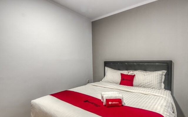RedDoorz Plus @ Cideng Timur