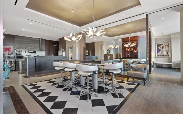 StripViewSuites at Palms Place Penthouses