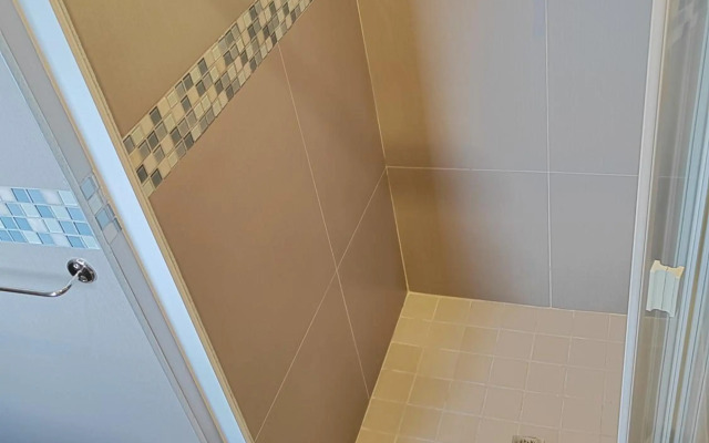 Leafy Retreat Kenridge Trendy