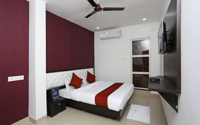 OYO 10718 White Oak Hotel