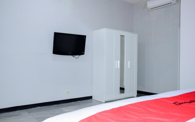 RedDoorz Plus near Mall Kelapa Gading
