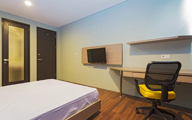 RedDoorz near Lippo Village