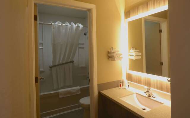 Super 8 by Wyndham Hearst ON