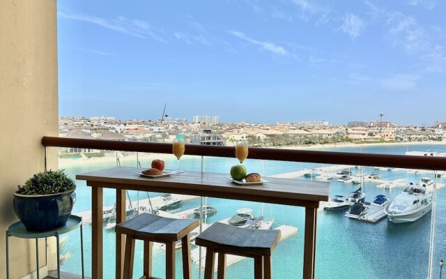 Luxury on the Palm with Marina view balcony