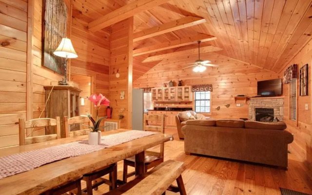 Lucky Cub Cabin