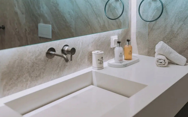 Alimos Luxury 3Bd w Outdoor Jacuzzi