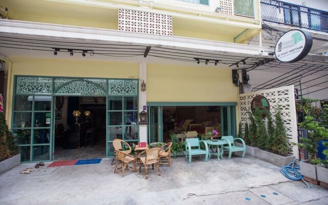 ZEN Rooms Manee Nopparat Soi 1