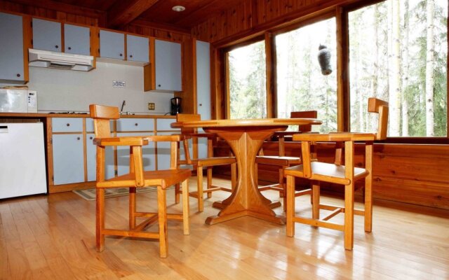 Becker's Lodge Bowron Lake Adventures Resort