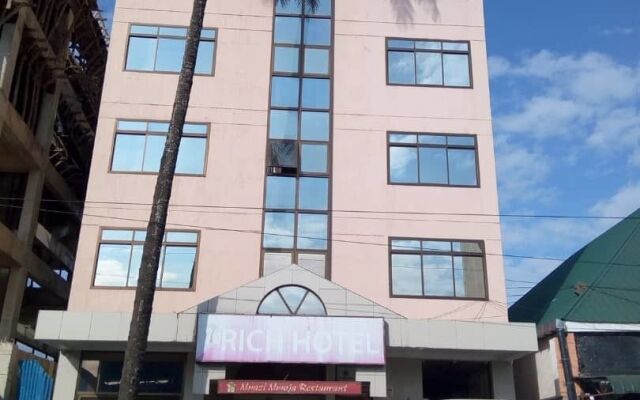 Rich Hotel