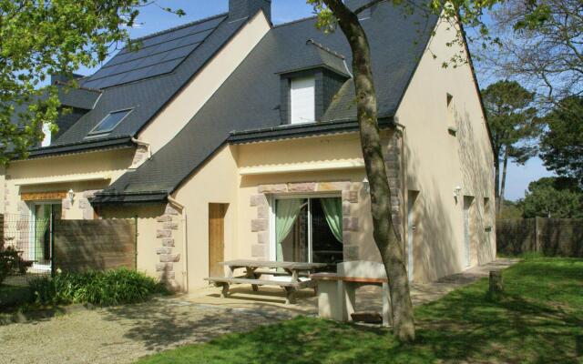 Comfortable holiday home in Brittany near the sea