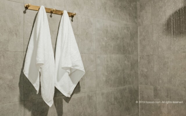 Parfait Studio private Balcony CBD