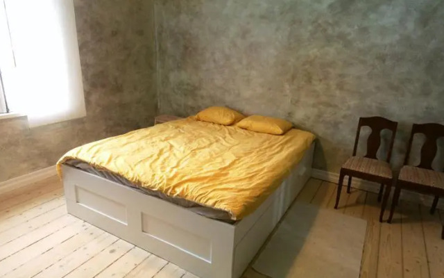 History Designer Flat