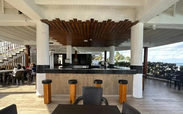 Hotel On Vacation Blue Reef
