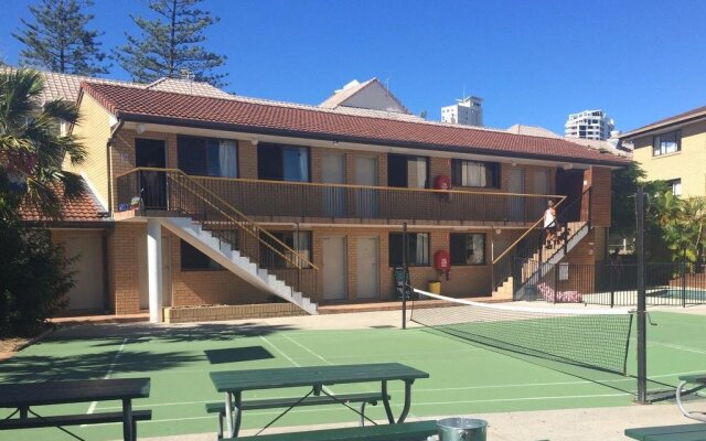 Maxmee Resort (formally Surfers Paradise Backpackers)