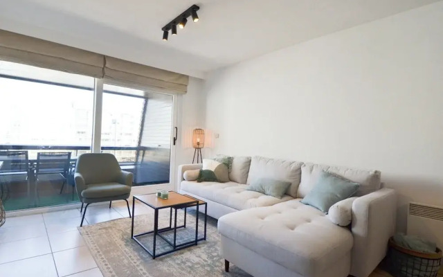 Apartment With Terrace Near sea